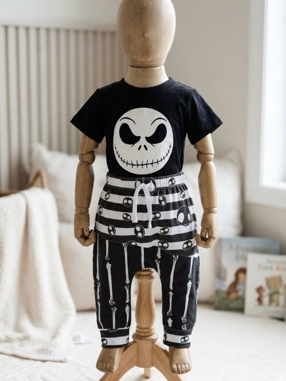 Adorable Baby outfit Jack the skeleton size 9-12 months